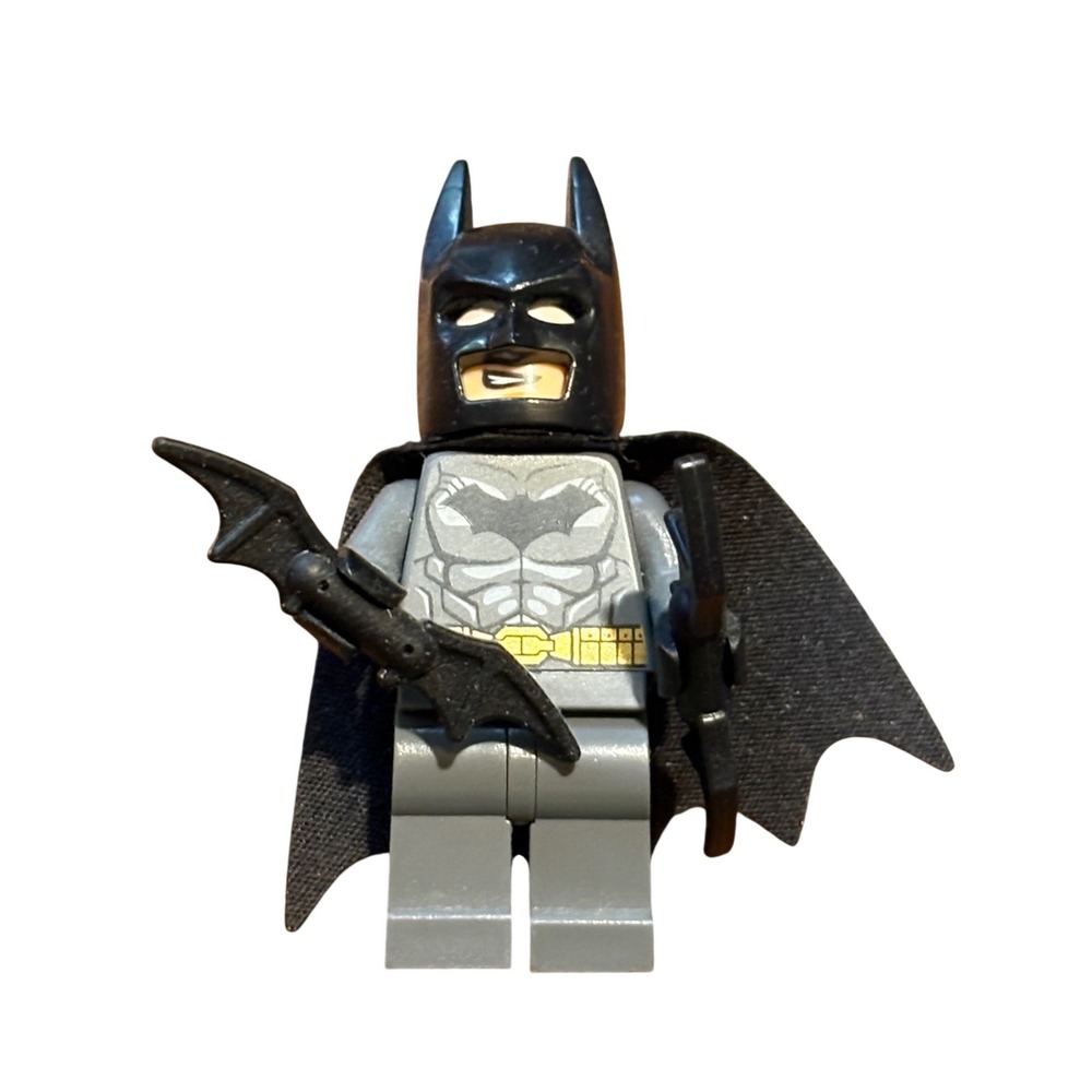 LEGO Batman Minifigure Modern Cowl Black Cape Batarang DC Super Heroes